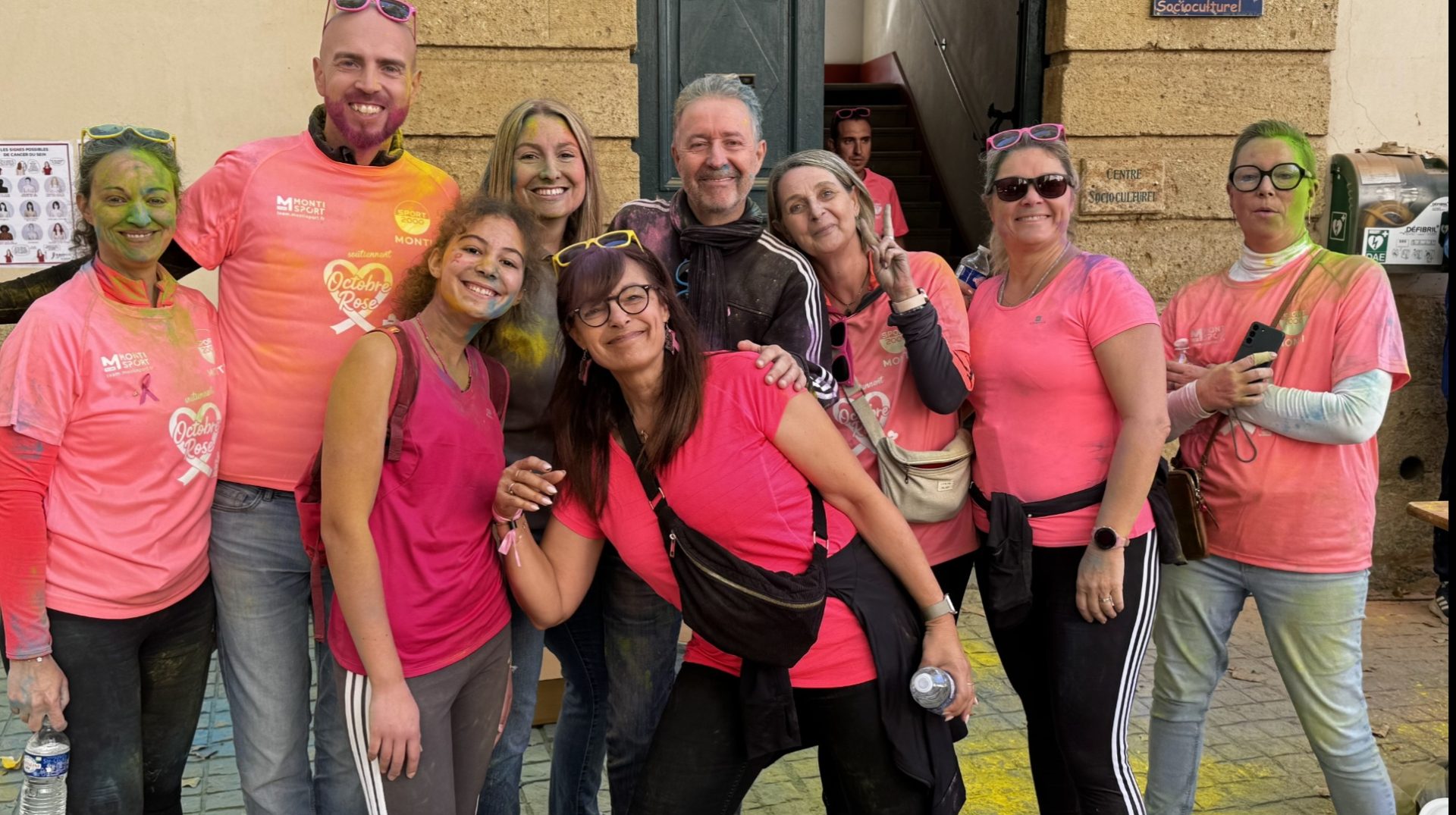 Une vague rose et colorée a envahi Laudun-l’Ardoise pour la bonne cause !