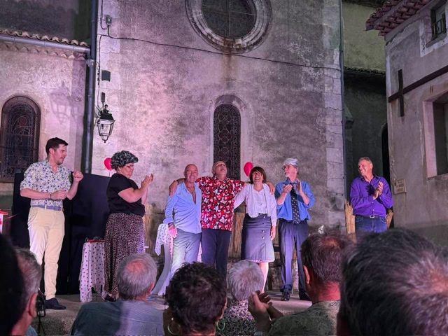 Du vin sur les planches, le retour du théâtre festif à Saint-Paulet-de-Caisson