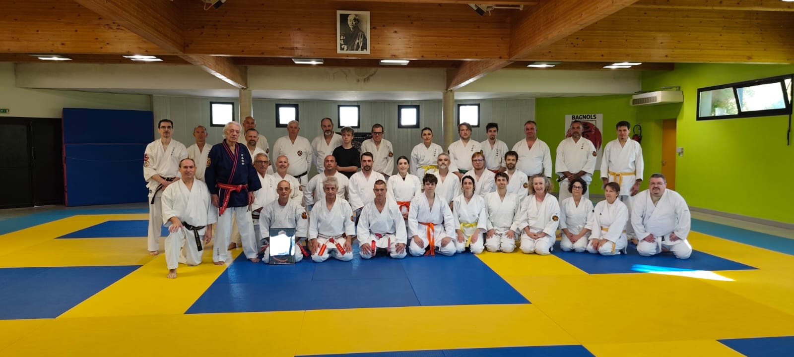Bagnols-sur-Cèze : un grand maître du karaté en visite au Dojo Ivan Denis