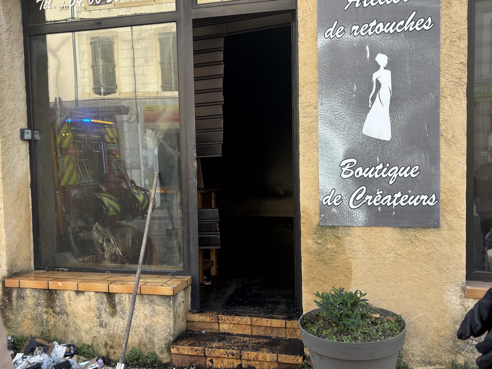 Bagnols-sur-Cèze : un magasin de couture prend feu, une personne hospitalisée après avoir respiré des fumées