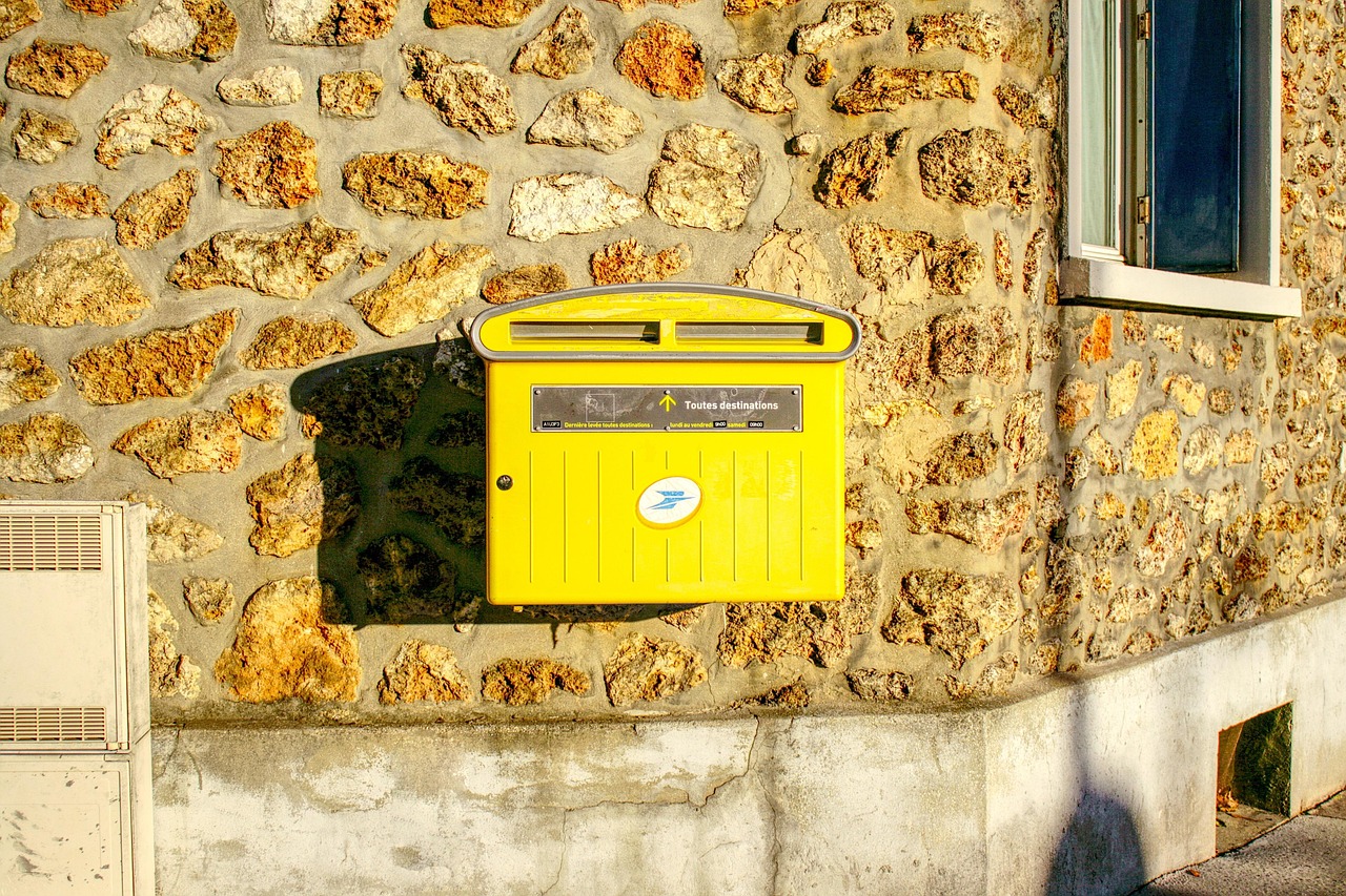 L’Association des Maires et des Présidents d’EPCI du Gard exprime sa « vive inquiétude » après l’annonce d’une baisse drastique du financement de la présence postale territoriale dans le cadre du projet de loi de finances 2026