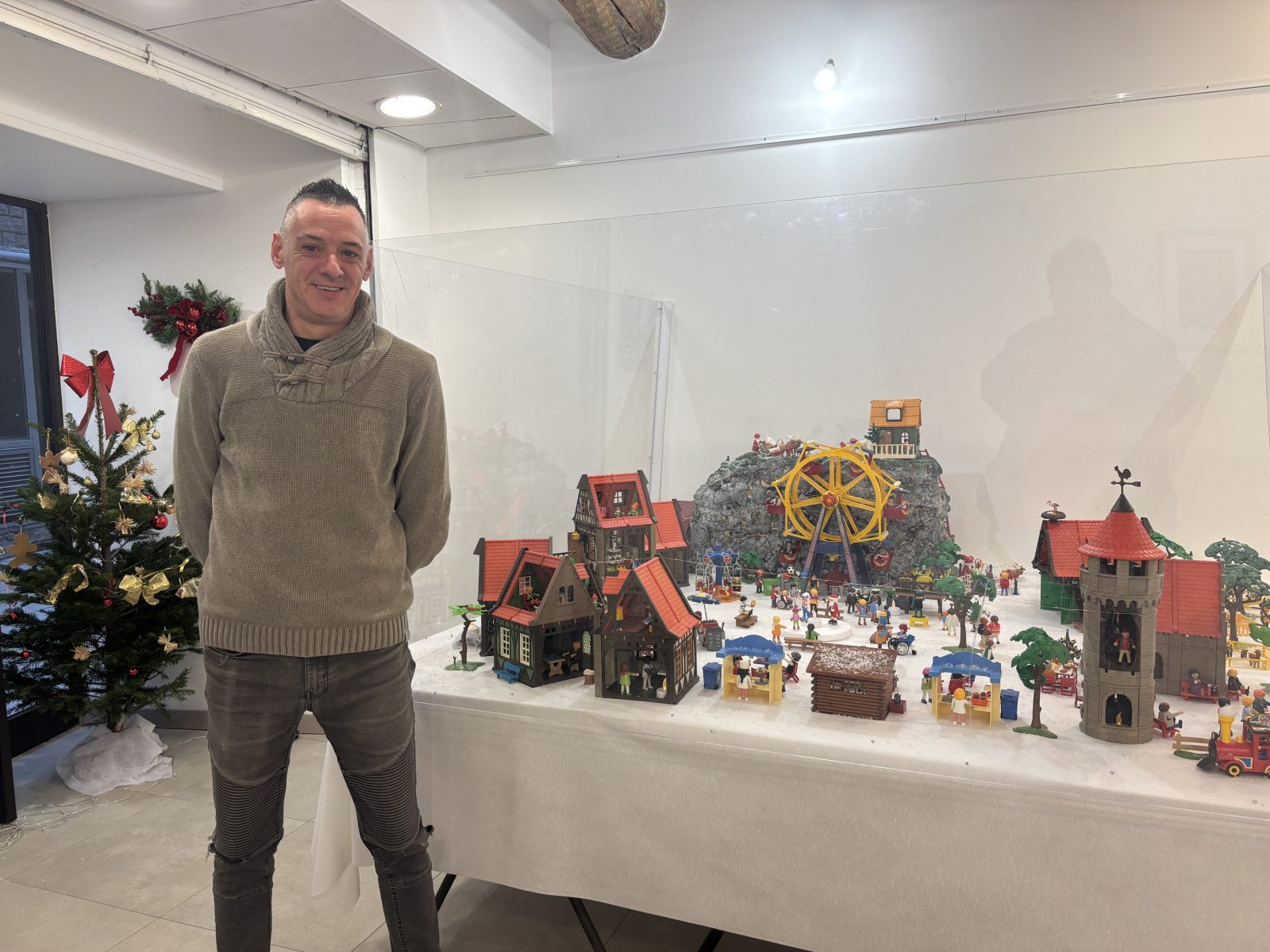 Playmobil : un village de Noël inédit à la Fabrique du Père Noël, signé Damien Girard
