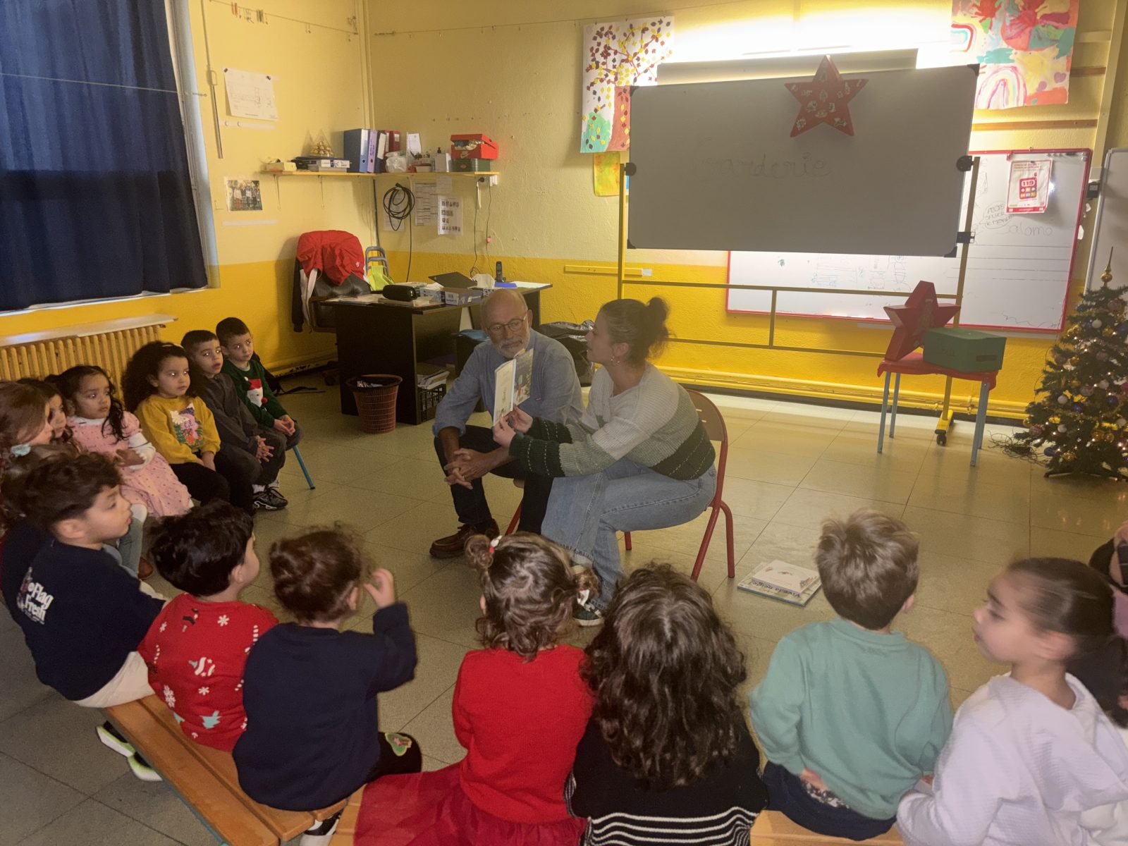 Bagnols-sur-Cèze : Un conte de Noël et un livre offert pour bien commencer les fêtes à l’école