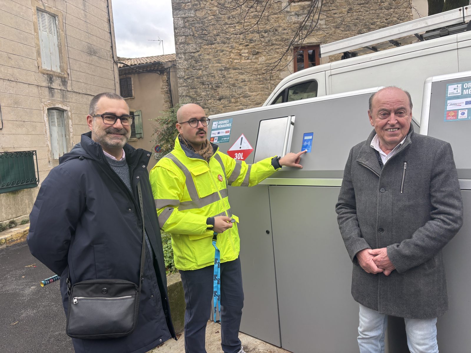 Bagnols-sur-Cèze : l’Agglomération du Gard rhodanien déploie des abris bacs pour adapter la redevance incitative aux réalités du centre-ville