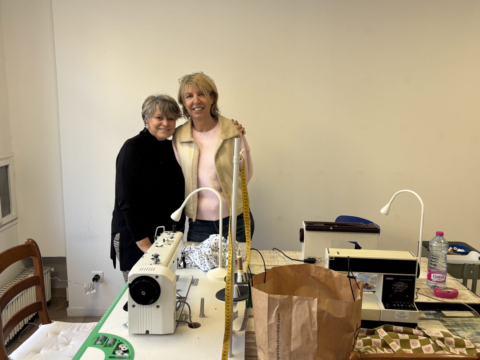 Bagnols sur Cèze : après l’incendie de leur atelier de couture Corinne et Nathalie relancent leur activité au 42 Avenue Léon Blum