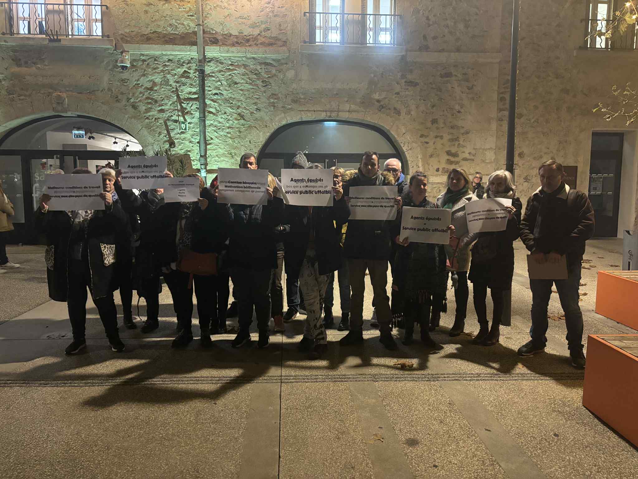 Pont-Saint-Esprit : des agents municipaux dénoncent leurs conditions de travail, la mairie répond