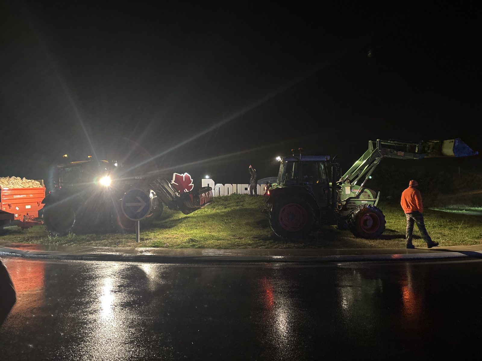 Mobilisation des agriculteurs dans le Gard : le centre opérationnel départemental activé, la sortie d’autoroute de Roquemaure bloquée