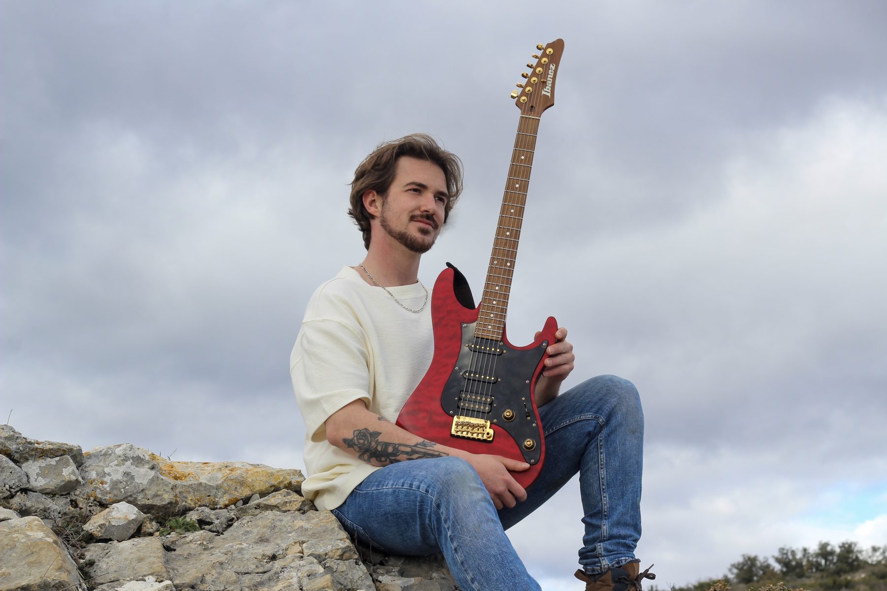 Bagnols-sur-Cèze : l&rsquo;artiste et musicien bagnolais Alex Barré dévoile son premier titre « Bonsaï »