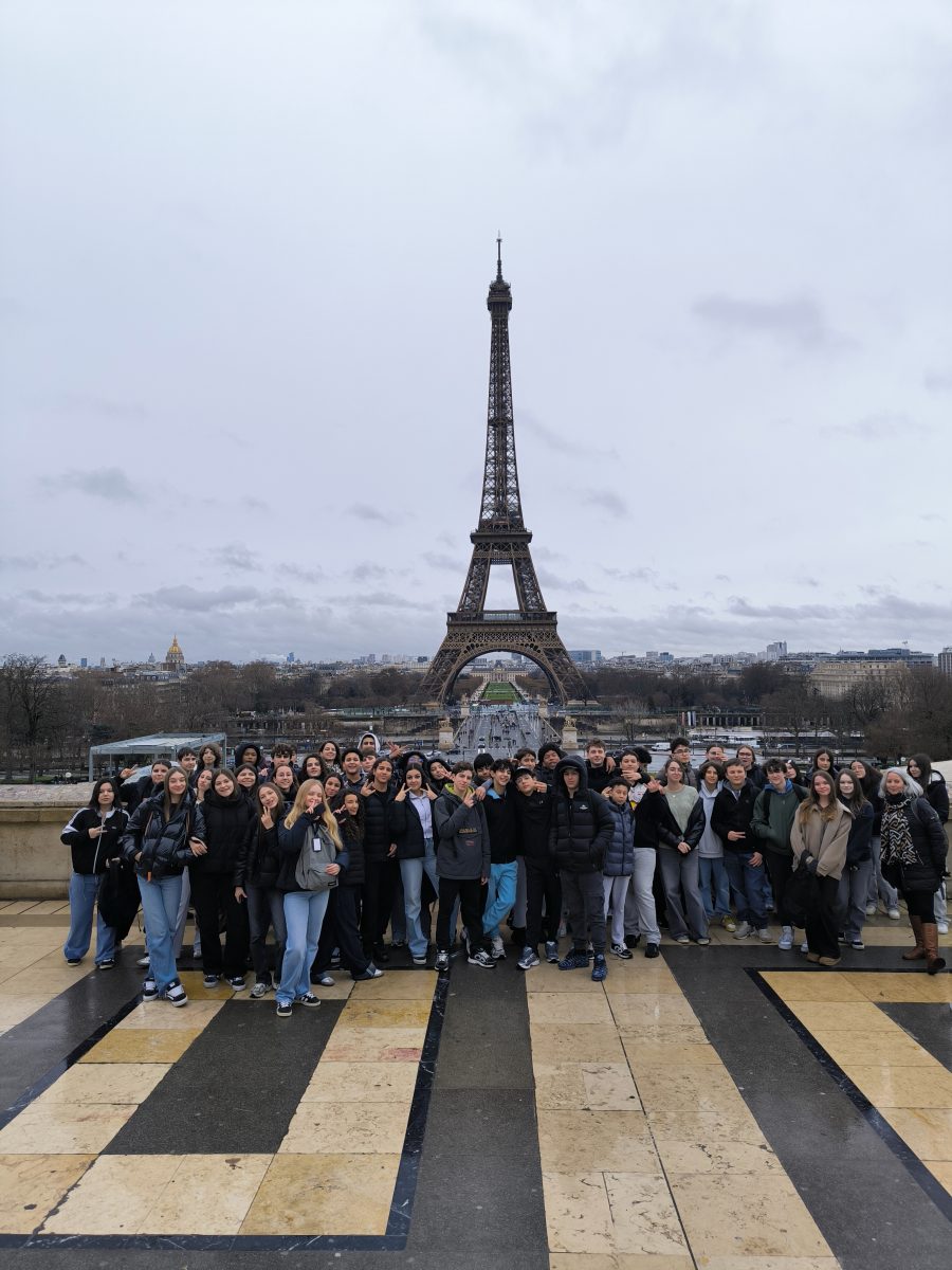 Paris, salle de classe géante pour les élèves de 3e du collège Le Bosquet à Bagnols-sur-Cèze !