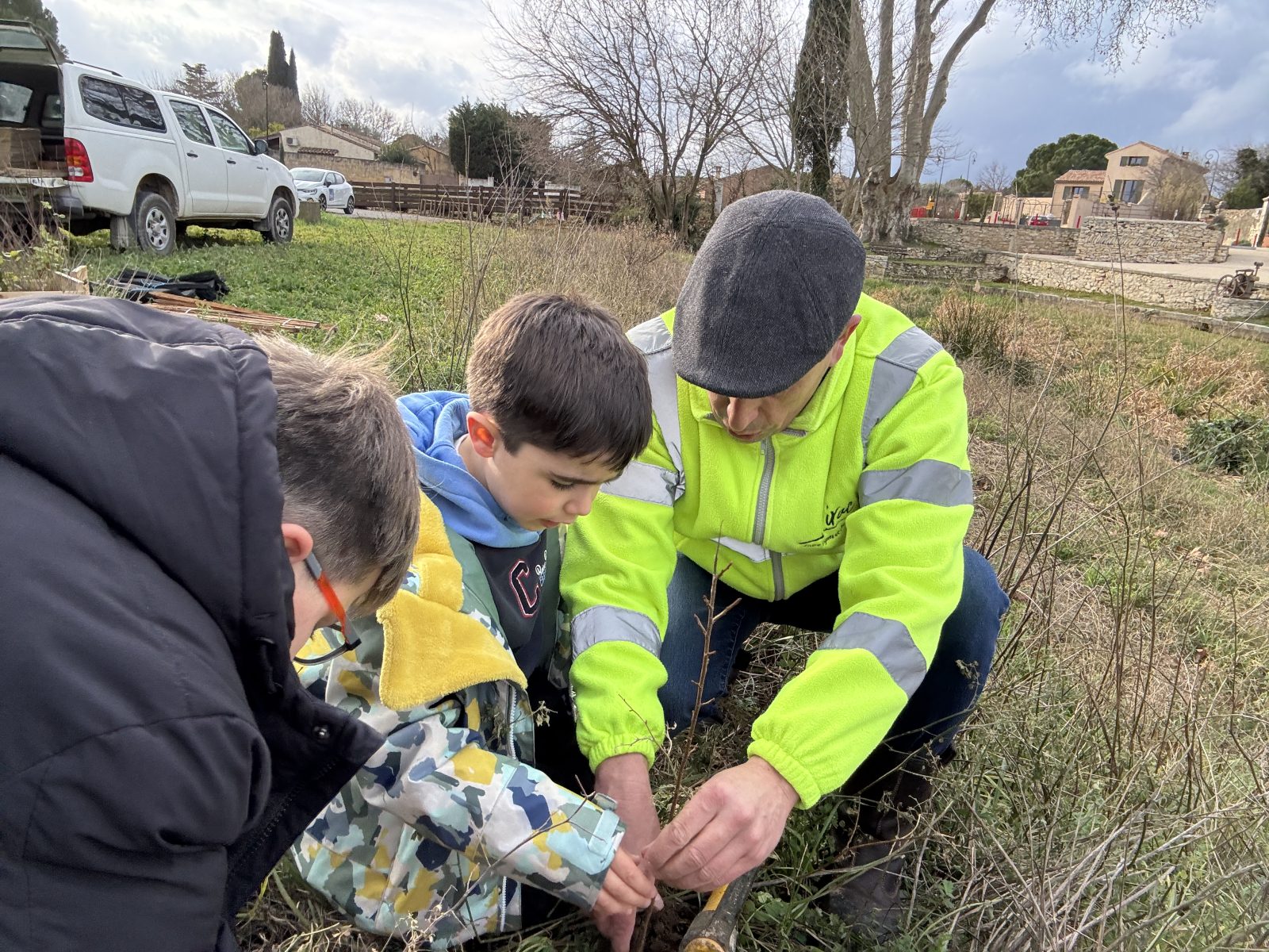 À Lirac, la renaturation des berges du Nizon s’inscrit dans une démarche éducative et durable