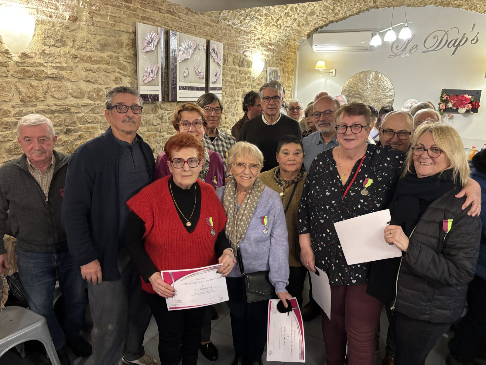 Bagnols-sur-Cèze – Une pluie de médailles pour saluer l’engagement des bénévoles du comité des fêtes