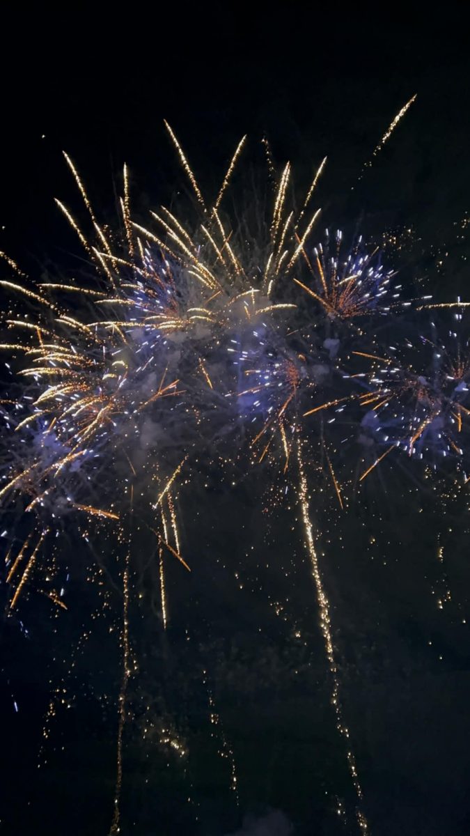 Plusieurs centaines de personnes réunies pour le feu d’artifice du 1er janvier au village de Noël de Pont-Saint-Esprit