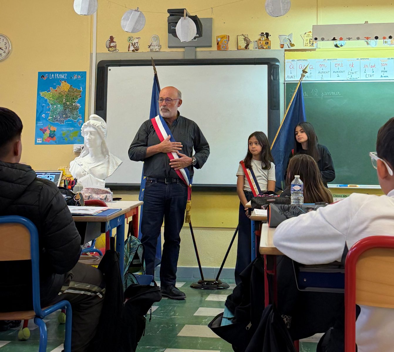 Jean-Yves Chapelet à la rencontre des CM2 de Jules-Ferry pour parler République et citoyenneté