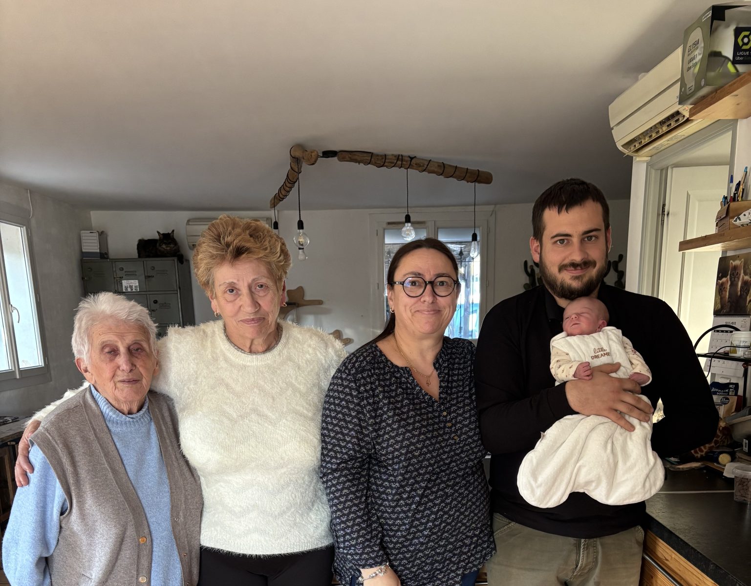 Vénéjan : bienvenue Ambre, cinquième génération d&rsquo;une famille vénéjanaise !