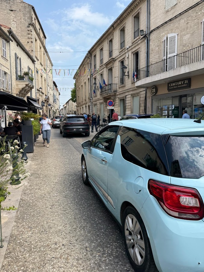 Municipales 2026 à Villeneuve-lès-Avignon : une association interpelle les candidates sur la sécurité, le bruit et le patrimoine