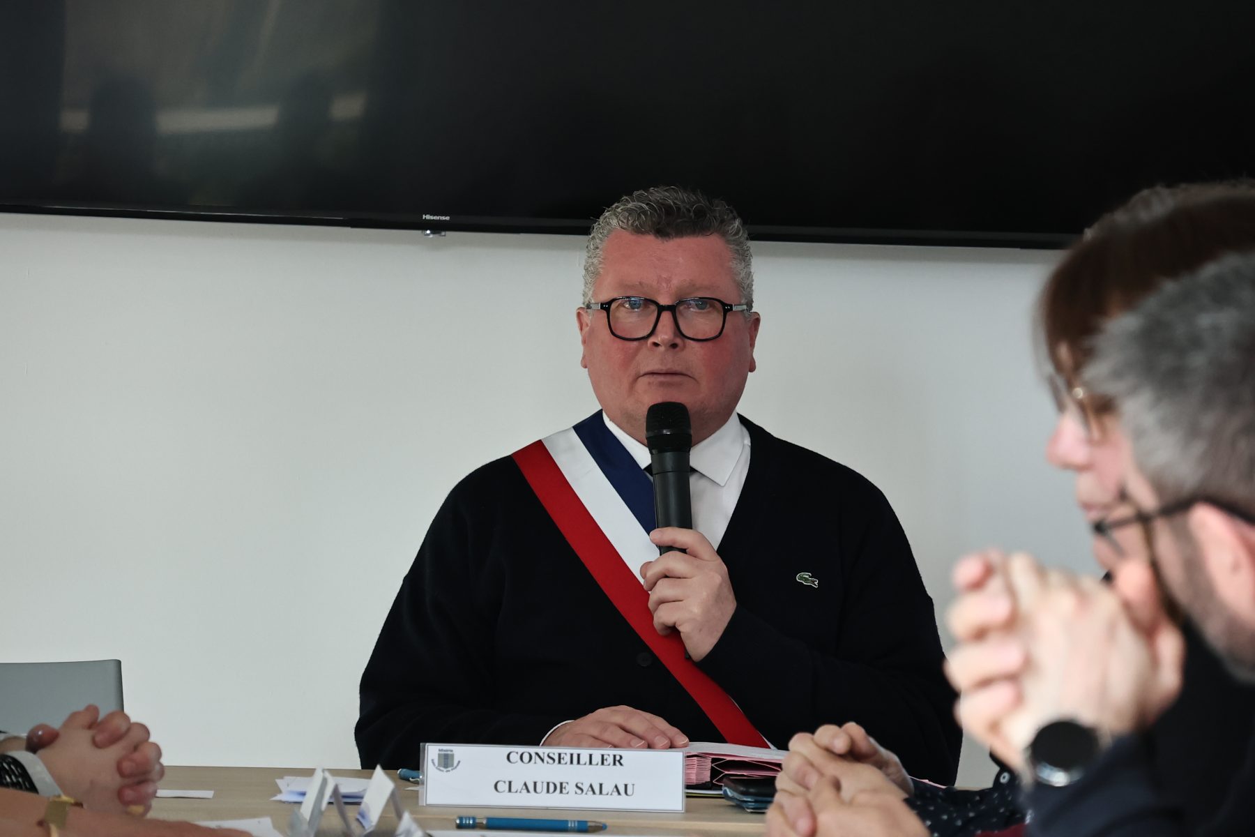 Mobilisation à Saint-Julien-de-Peyrolas contre la fermeture d’une classe