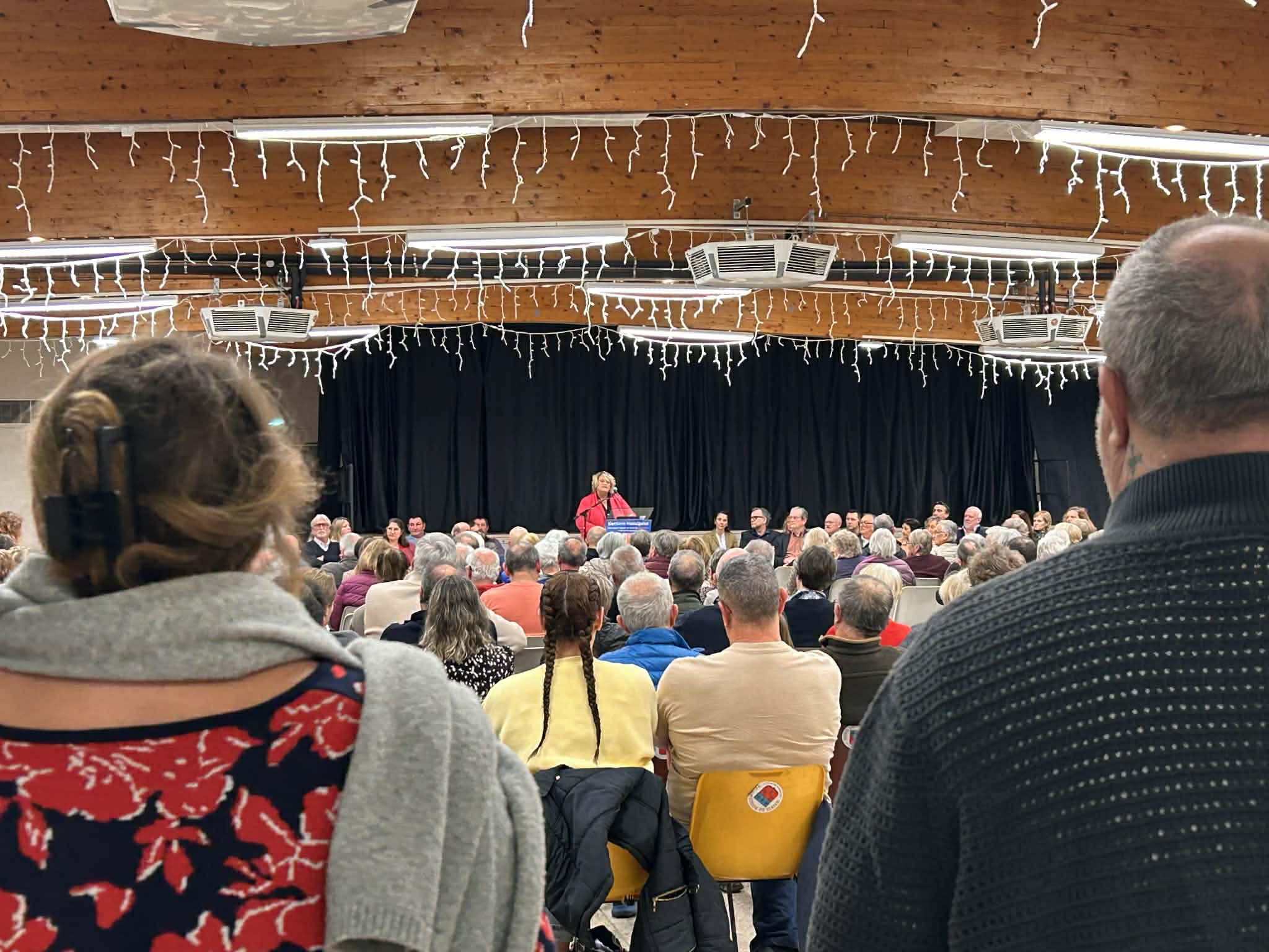 Roquemaure : une salle comble pour la réunion publique de Nathalie Nury à quatre jours du scrutin