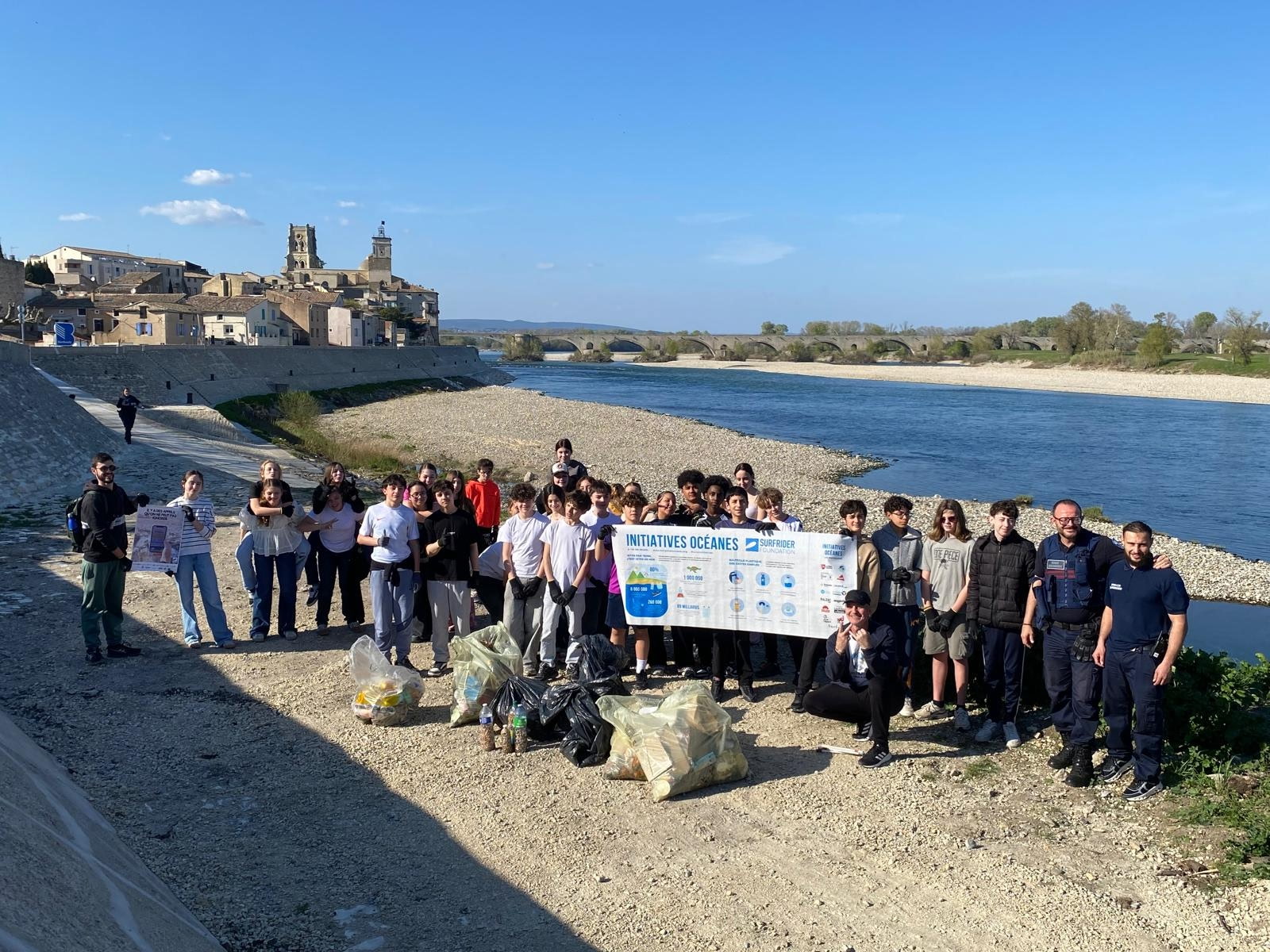 Pont-Saint-Esprit : une mobilisation exemplaire pour préserver les océans et le Rhône