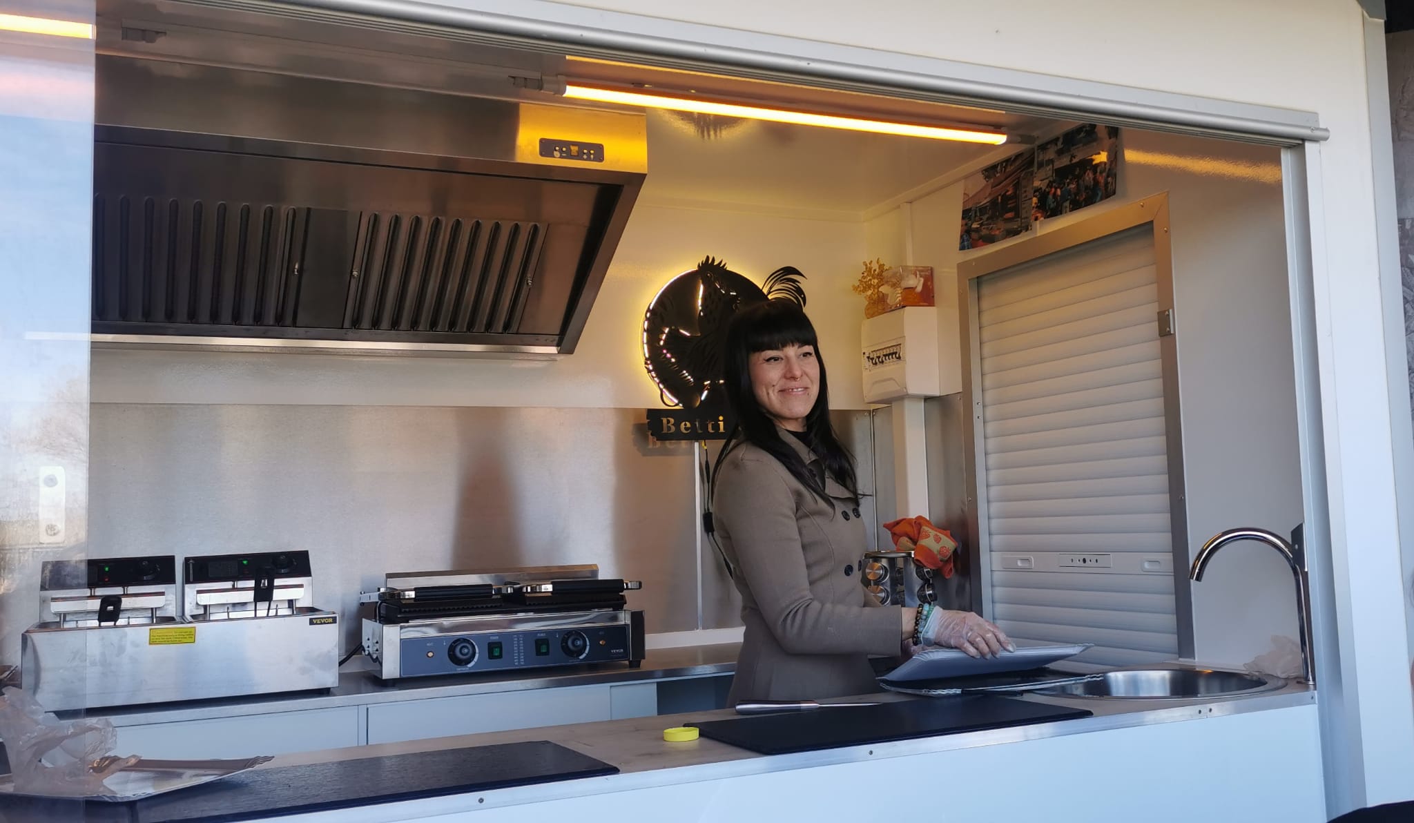 Saint-Étienne-des-Sorts : Maud ouvre son snack rôtisserie BETTI COTTE