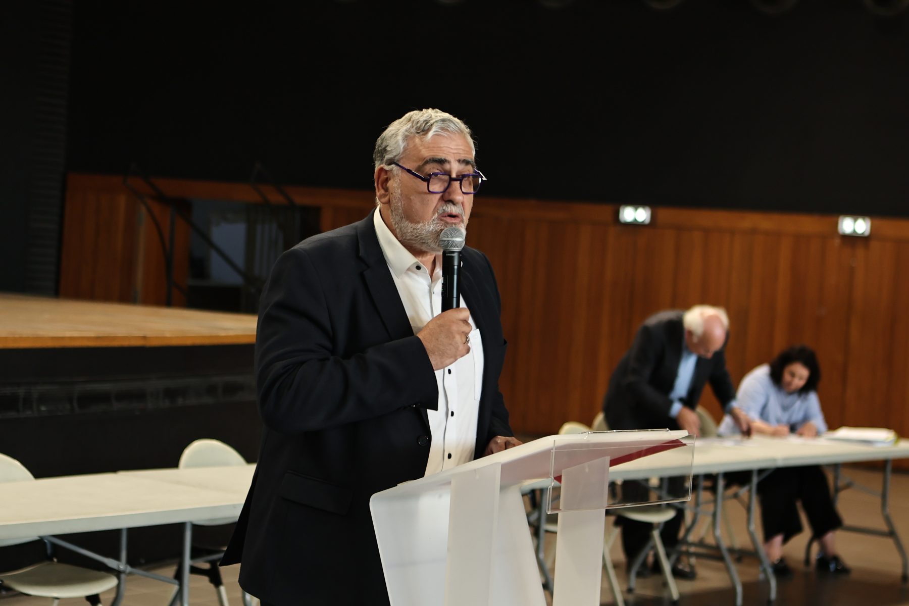 Indignation après des propos homophobes visant Christophe Serre