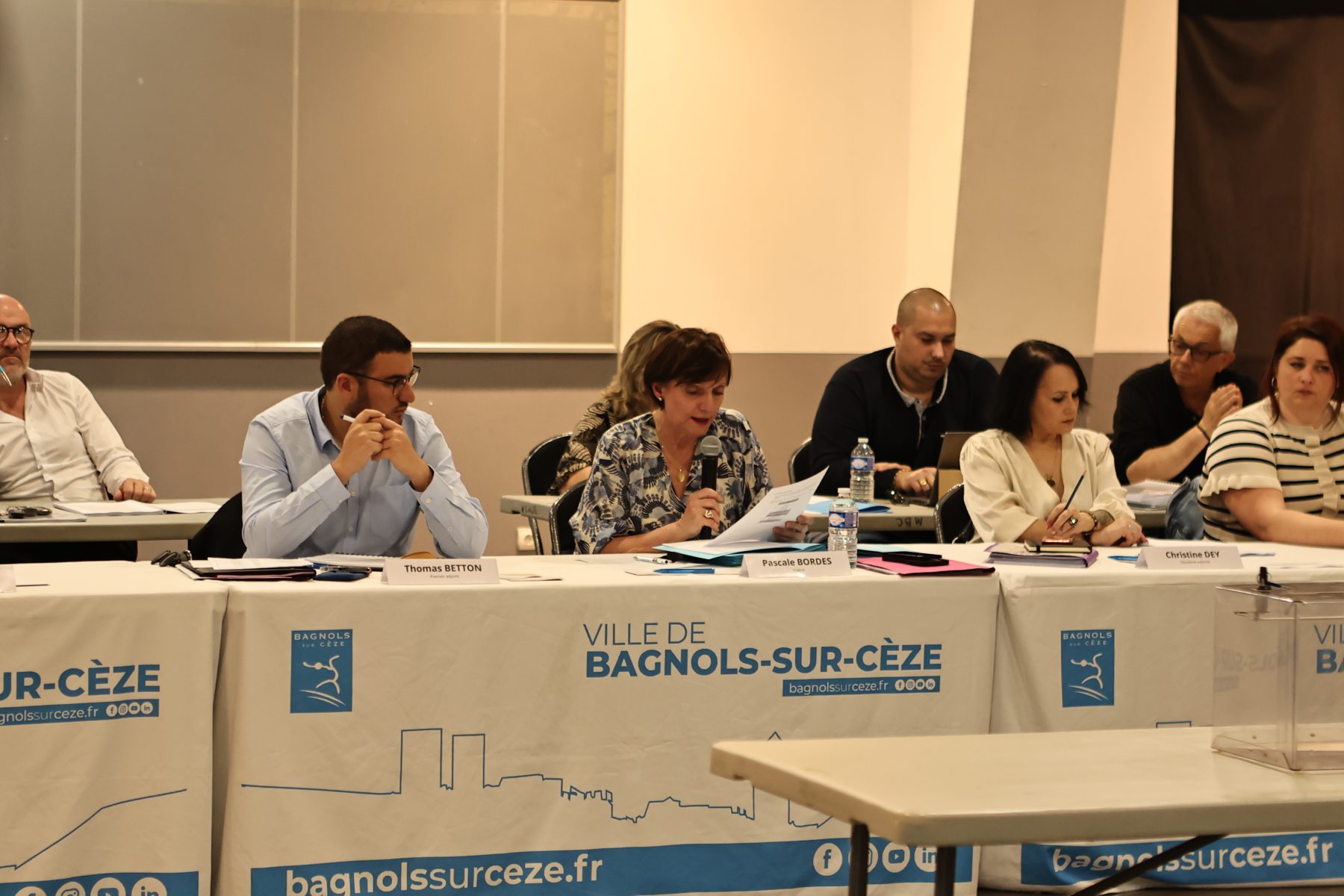 Bagnols-sur-Cèze : commissions, indemnités et avenir de la mosquée, un conseil municipal dense ce 8 avril