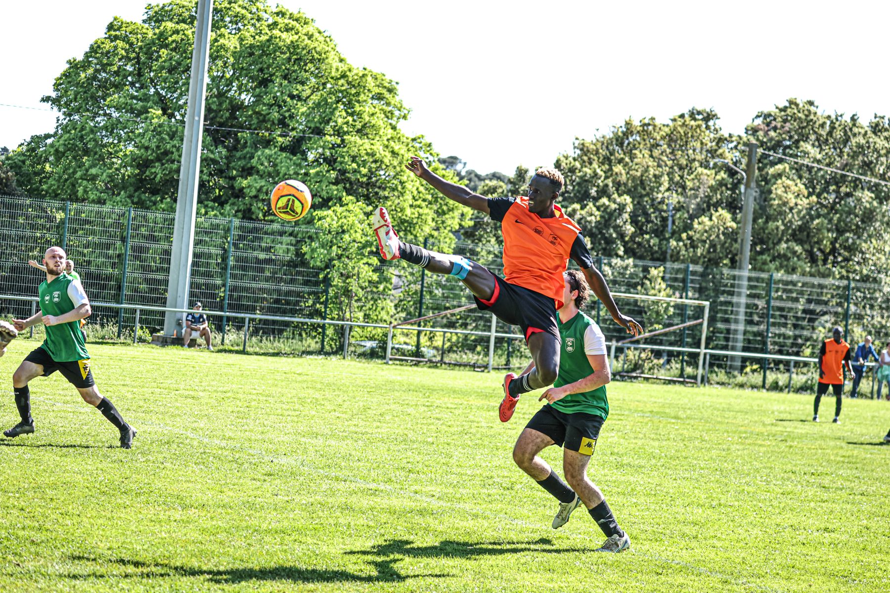 Coupe André Granier : le FC Tavel s’offre la finale au terme d’une demi-finale intense face à Remoulins