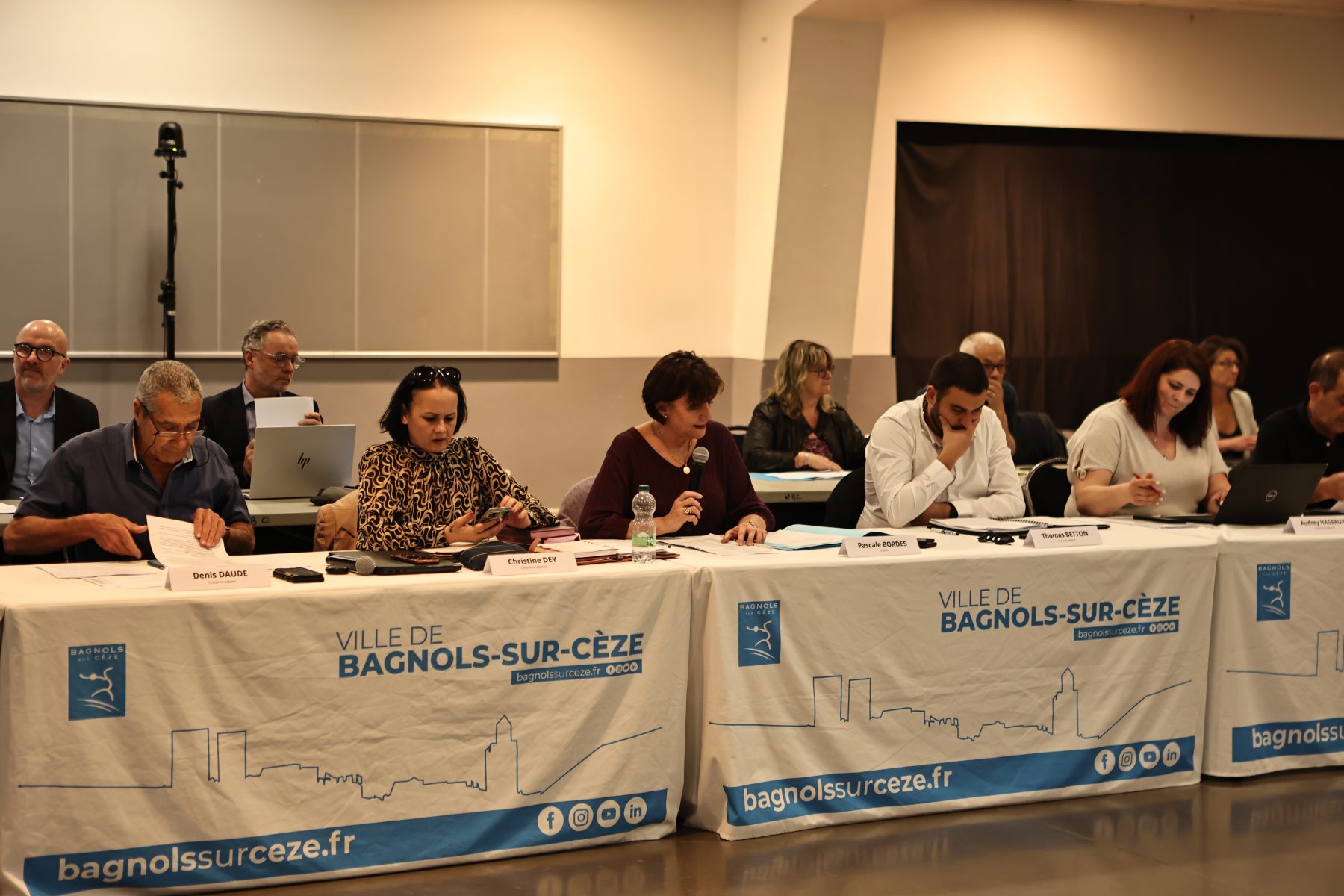 Bagnols-sur-Cèze : un premier débat d’orientation budgétaire prudent en attendant l’audit financier
