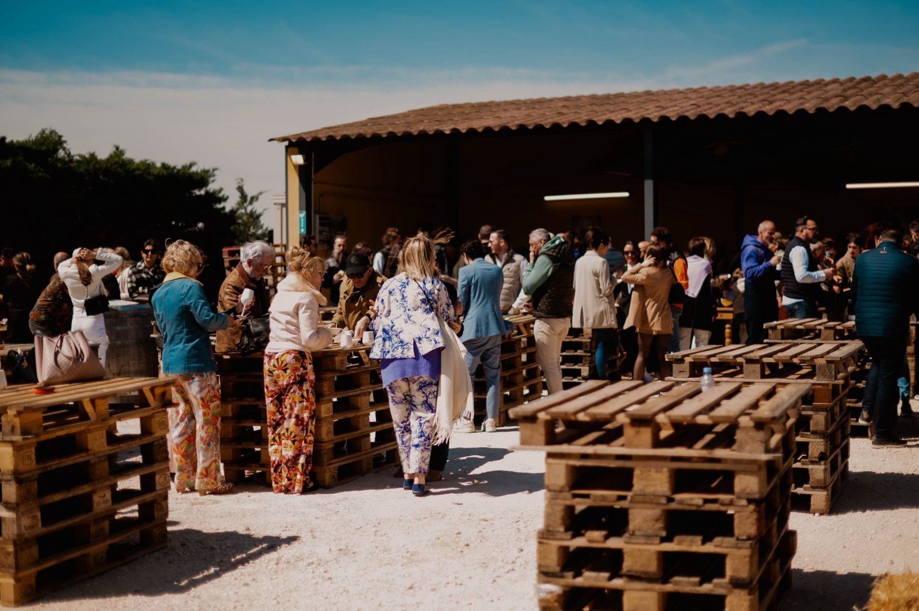 Chusclan : Maison Rivier lance une nouvelle animation chaque samedi midi avec food truck et ambiance immersive