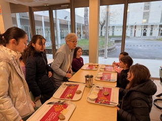 Un petit-déjeuner équilibré pour bien démarrer la journée au collège Gérard-Philipe