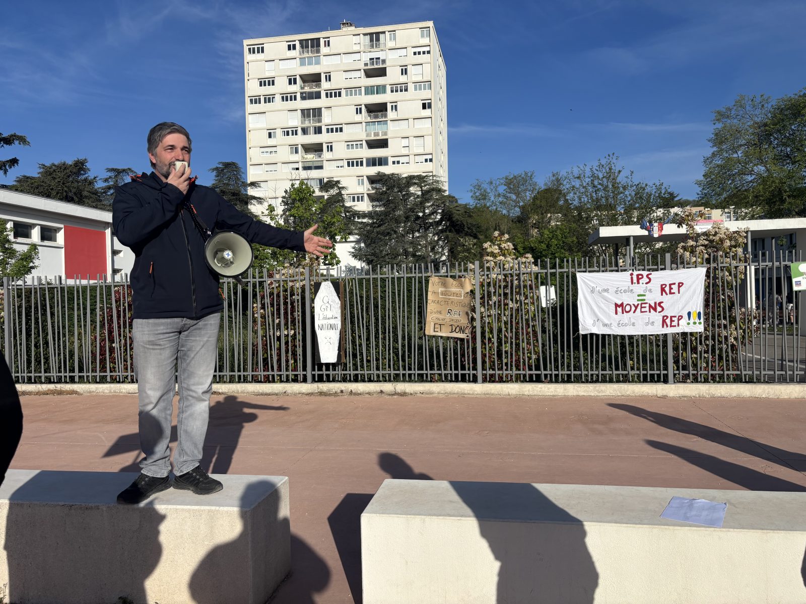 Bagnols-sur-Cèze : mobilisation à l’école Jules-Ferry contre une fermeture de classe confirmée