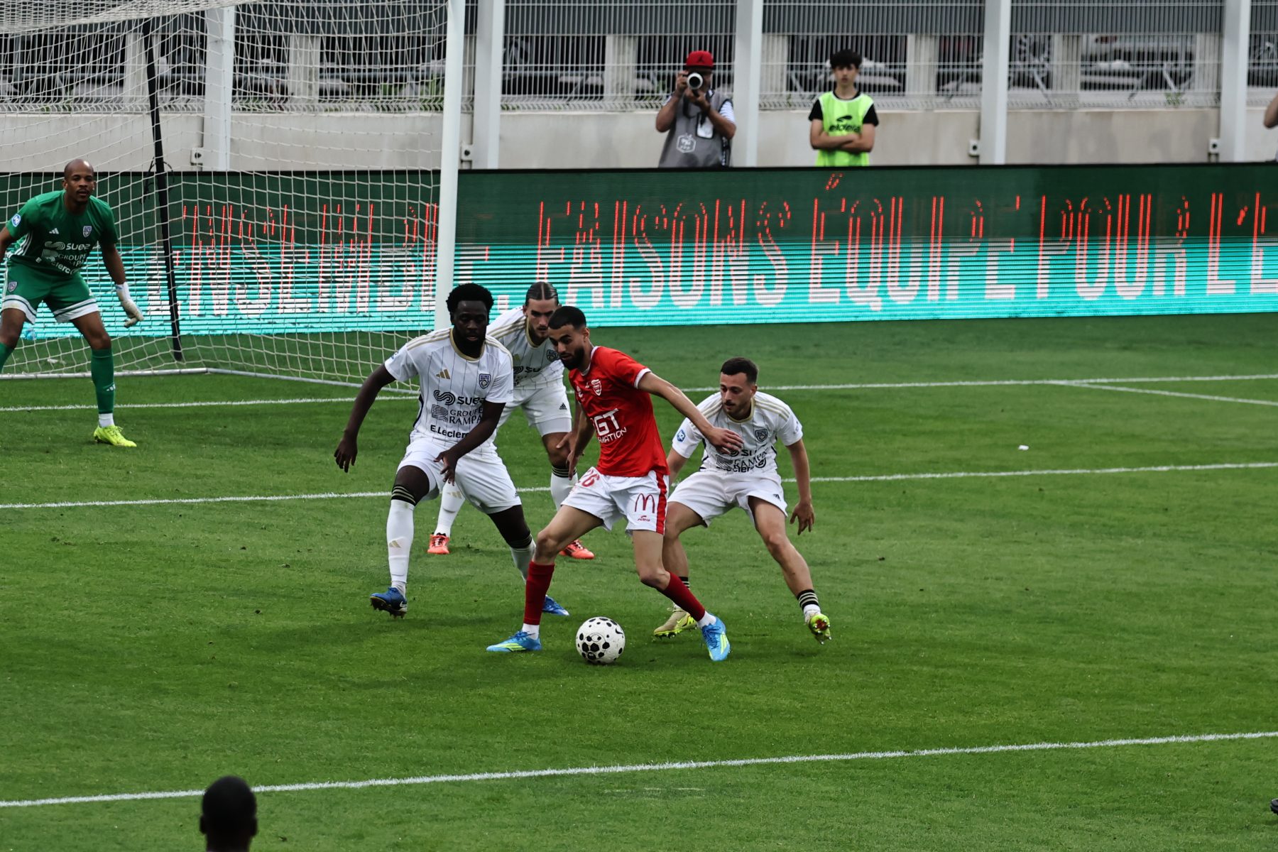 National 2 : le Nîmes Olympique régale les Antonins pour sa dernière à domicile face à Istres
