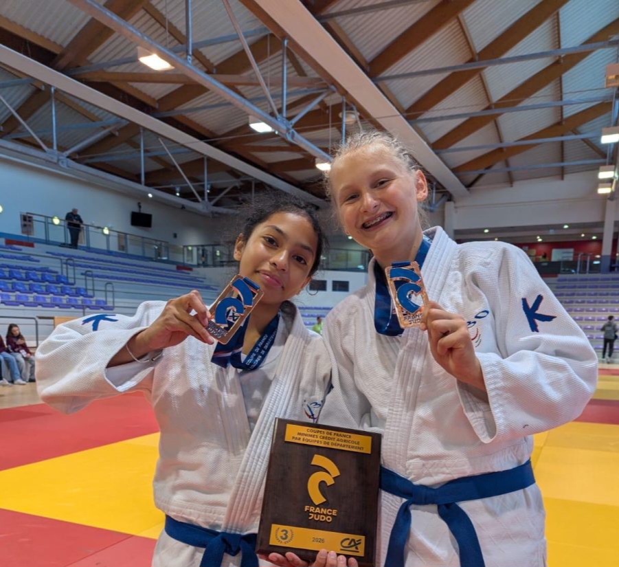 Deux jeunes judokates du Judo30 et de Bagnols Judo médaillées de bronze au championnat de France par équipes de départements