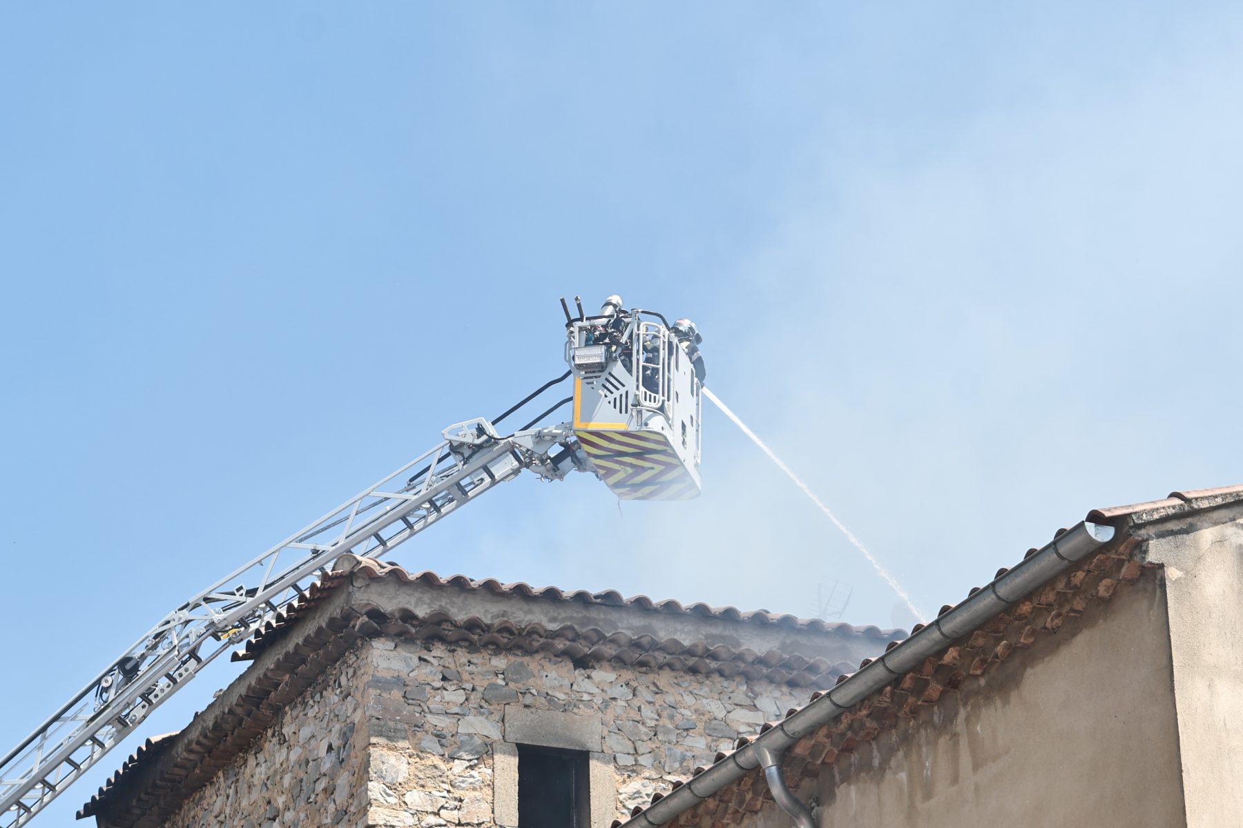 Laudun-l’Ardoise : un feu d’habitation mobilise une trentaine de sapeurs-pompiers