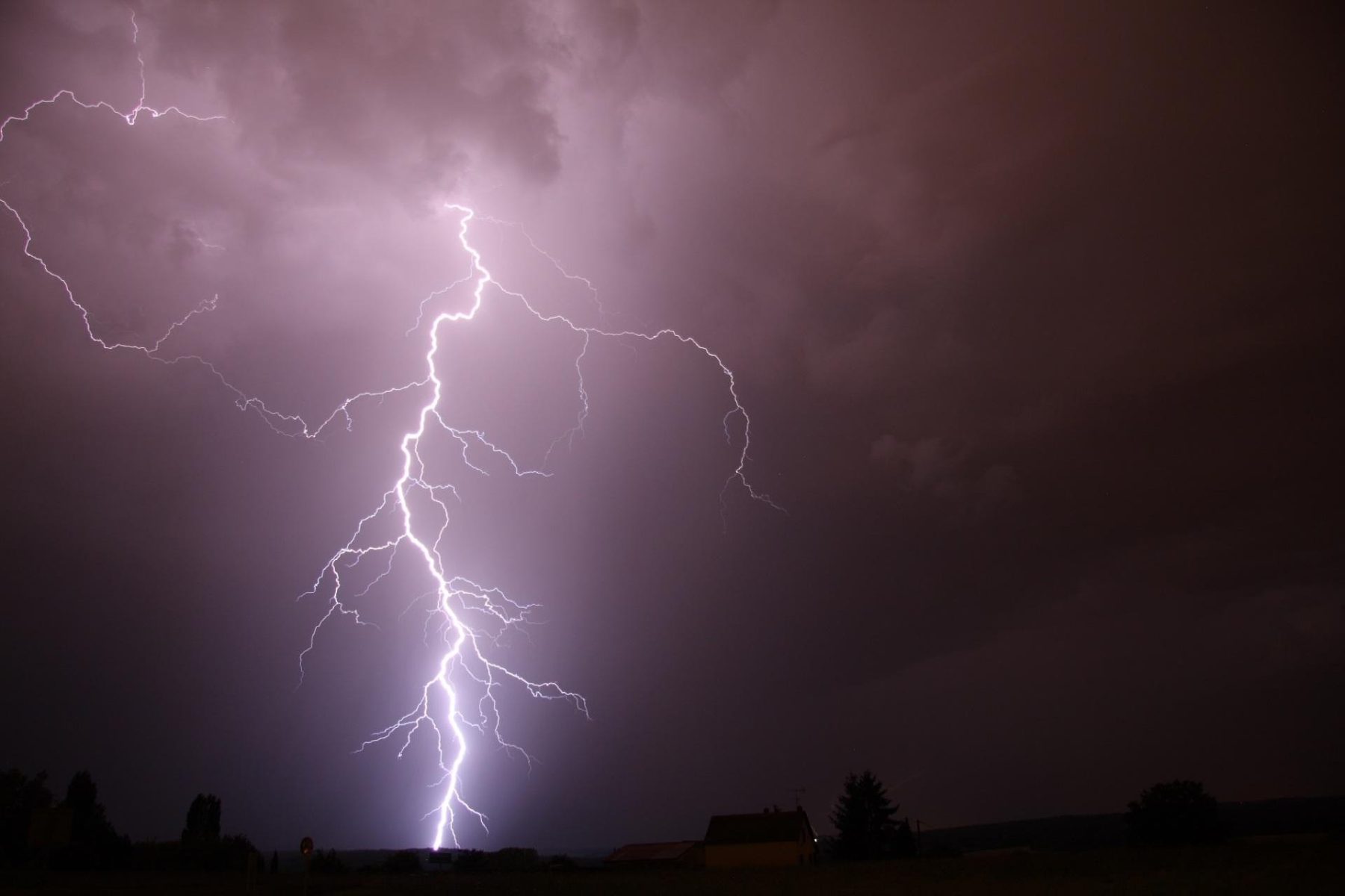 Chaleur écrasante avant un risque d’orages localement violents ce samedi sur le Gard rhodanien