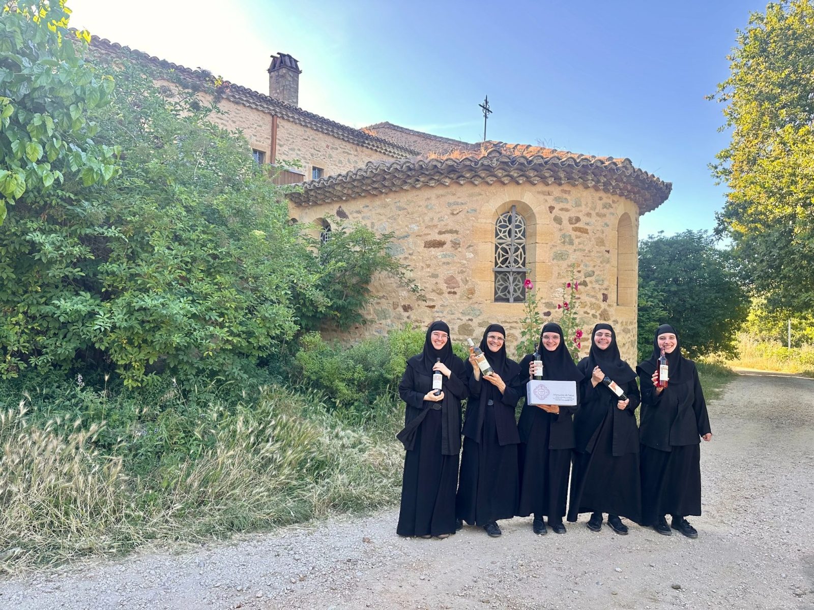 La-Bastide-d&rsquo;Engras : au monastère de Solan, les sœurs lancent une vente de vins pour remplacer leur tracteur indispensable