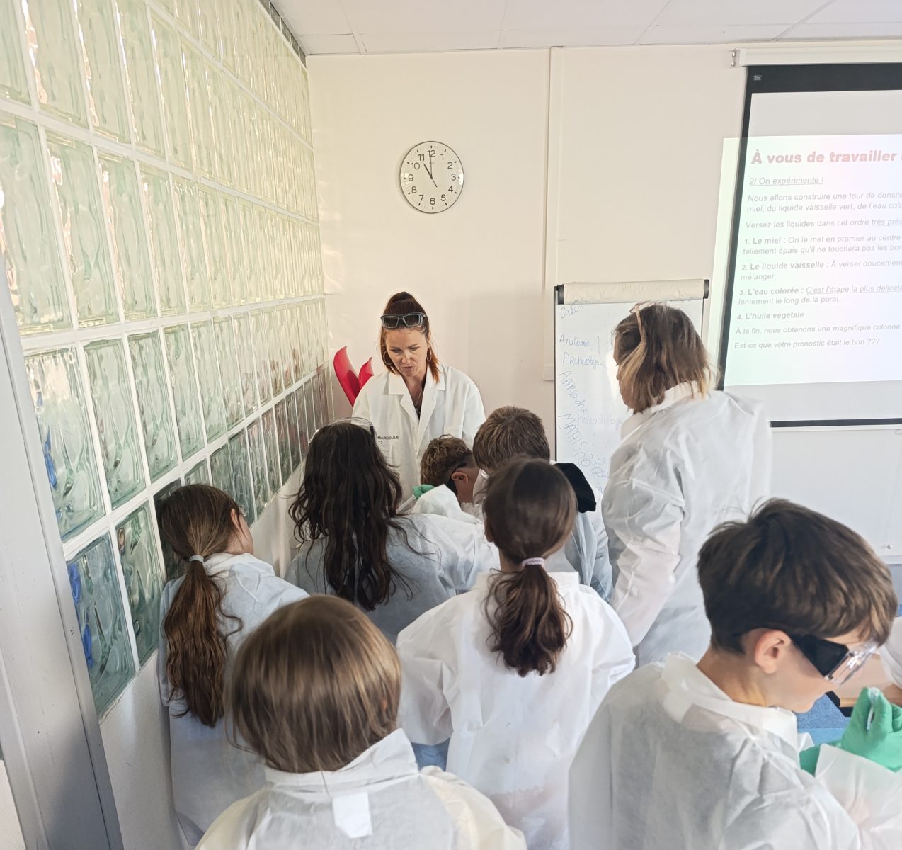 Les CM2 découvrent la chimie avec les ambassadrices d’EGALIDES du CEA Marcoule
