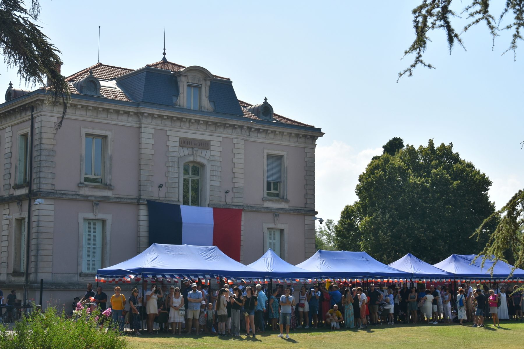 Pont-St-Esprit : le Parc de l’Hôtel de Ville accueillait la Fête Nationale