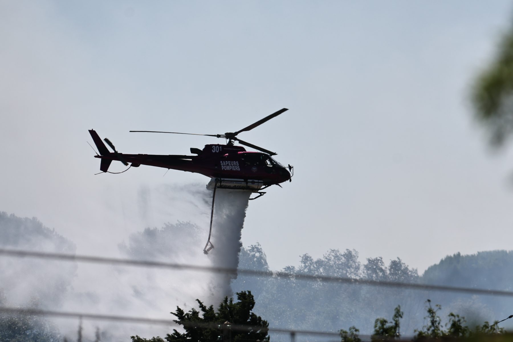 Feu de forêt à Saint-Gervais : deux maisons menacées, 100 pompiers mobilisés