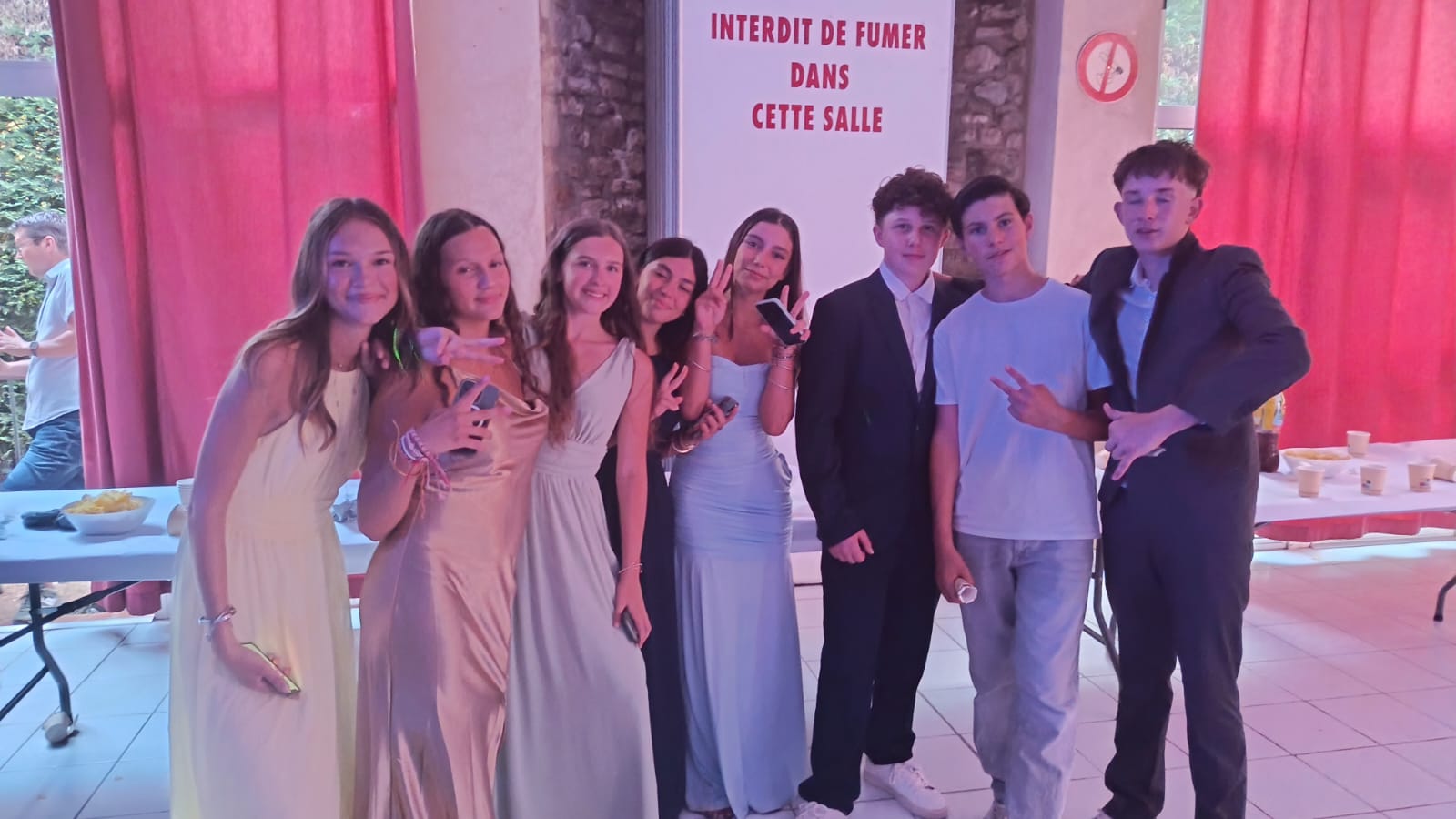 Cornillon : les élèves  de 3e du collège Bernard-de-Ventadour ont célébré la fin du collège lors de leur traditionnel bal