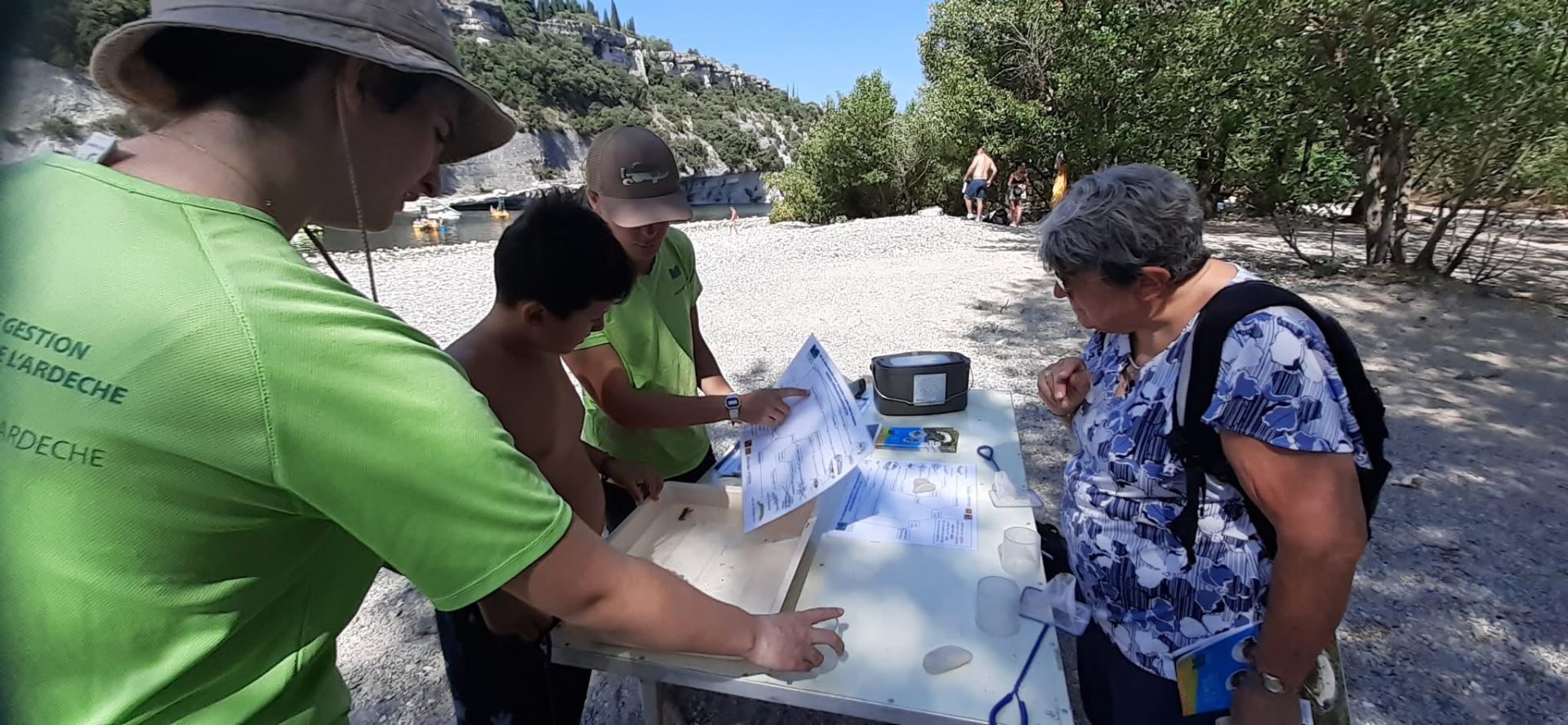 Saint-Martin-d’Ardèche : petits et grands à la découverte de la vie sous les galets