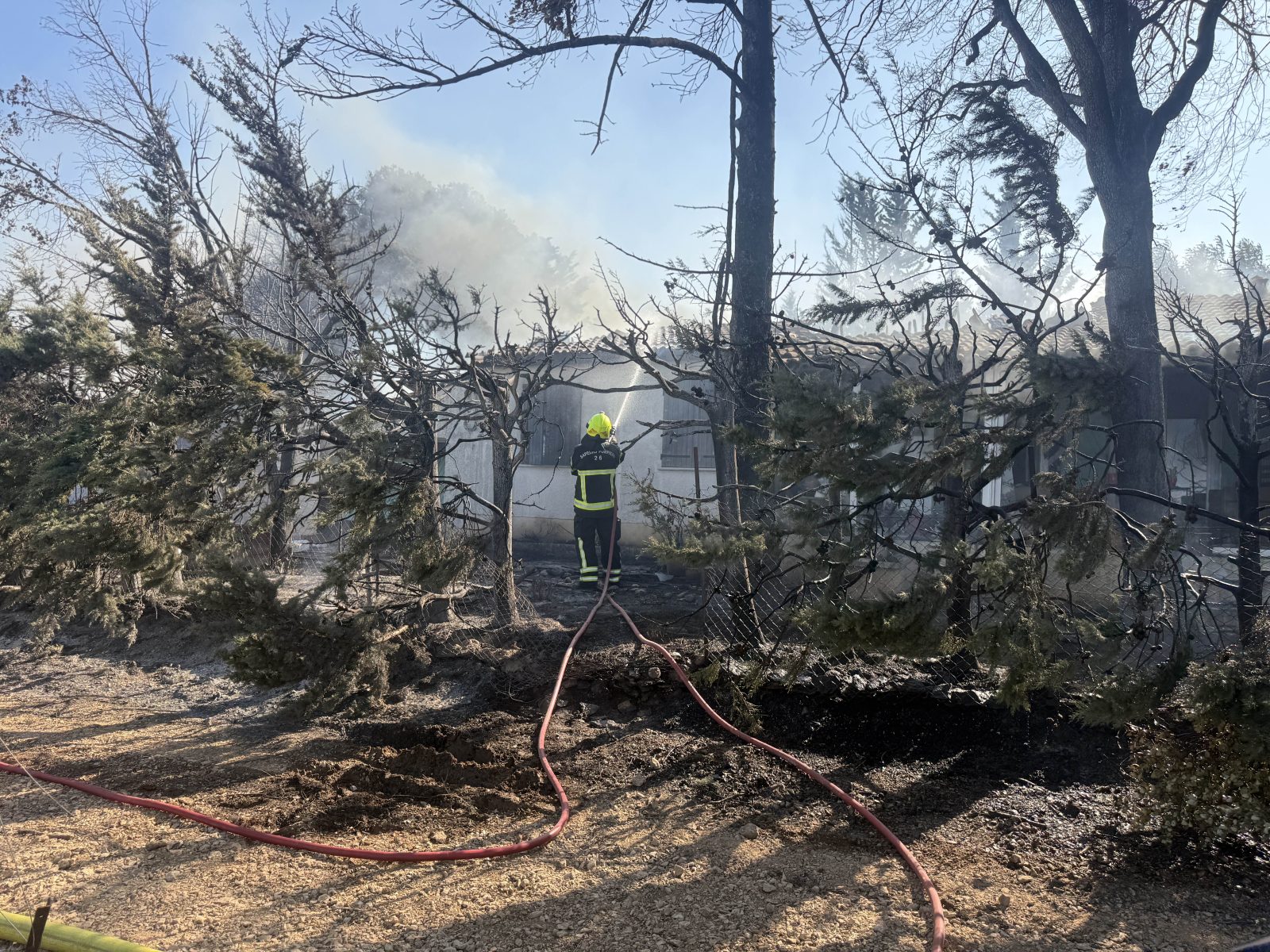 Feux de forêt : le Gard rhodanien placé en vigilance rouge ce mercredi 8 juillet face à un risque « très sévère »