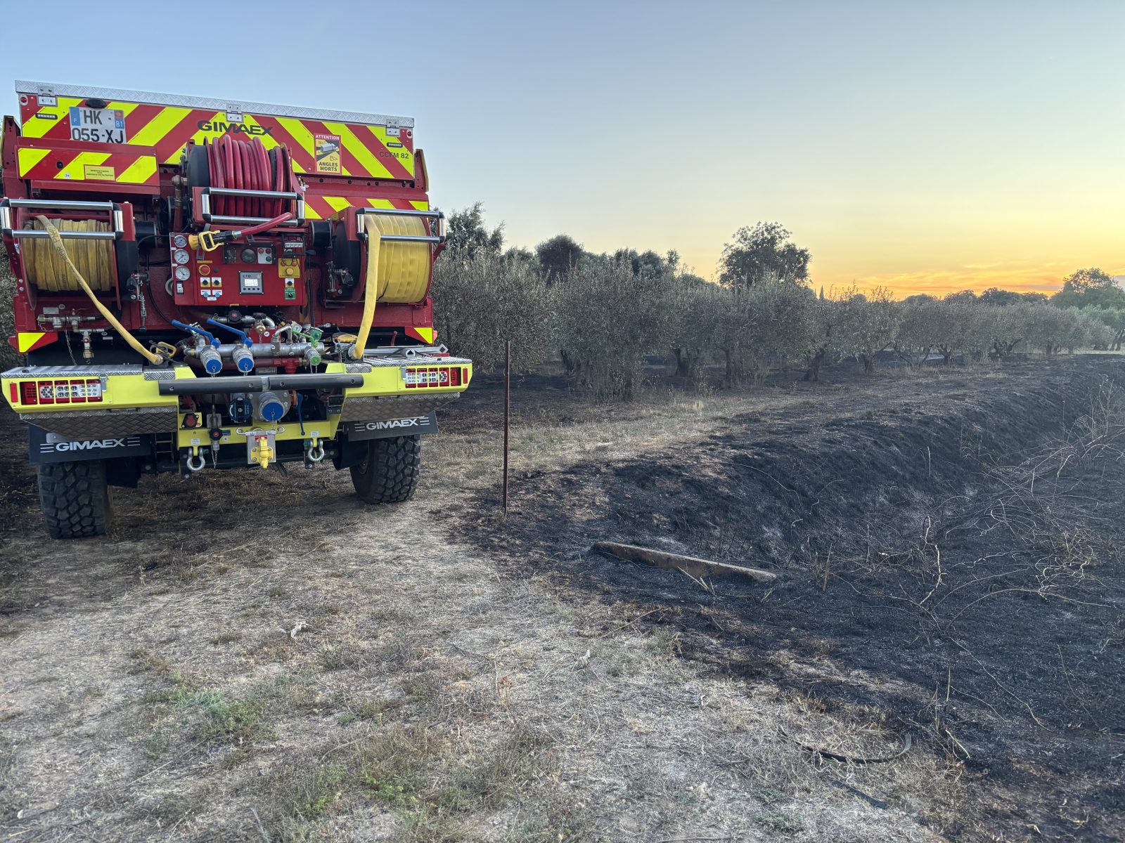 Incendie de Lédenon : après une première nuit sous tension, le feu reste fixé mais la vigilance demeure maximale