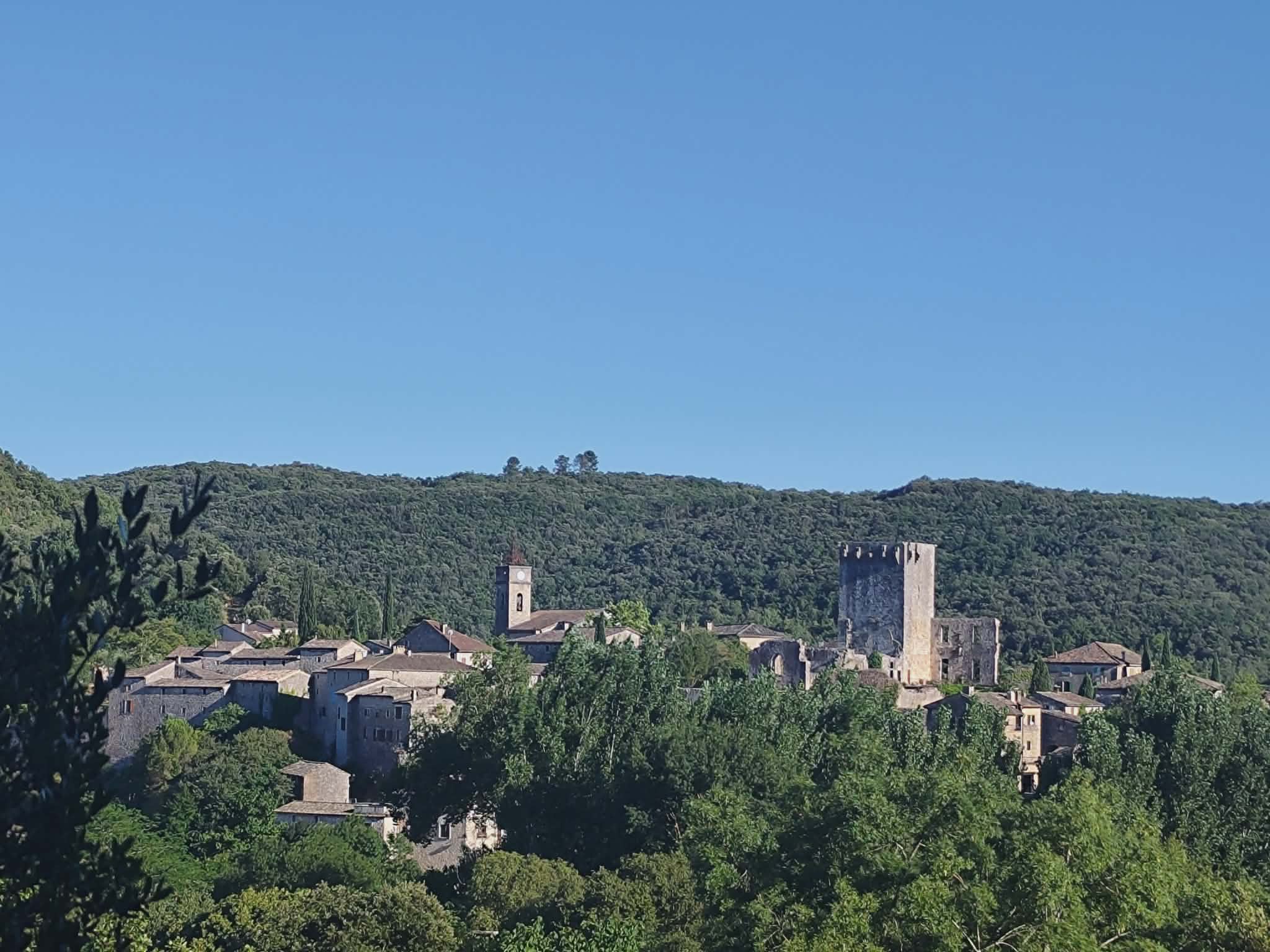 Montclus : Écrin de verdure, de lavande et d’eaux cristallines