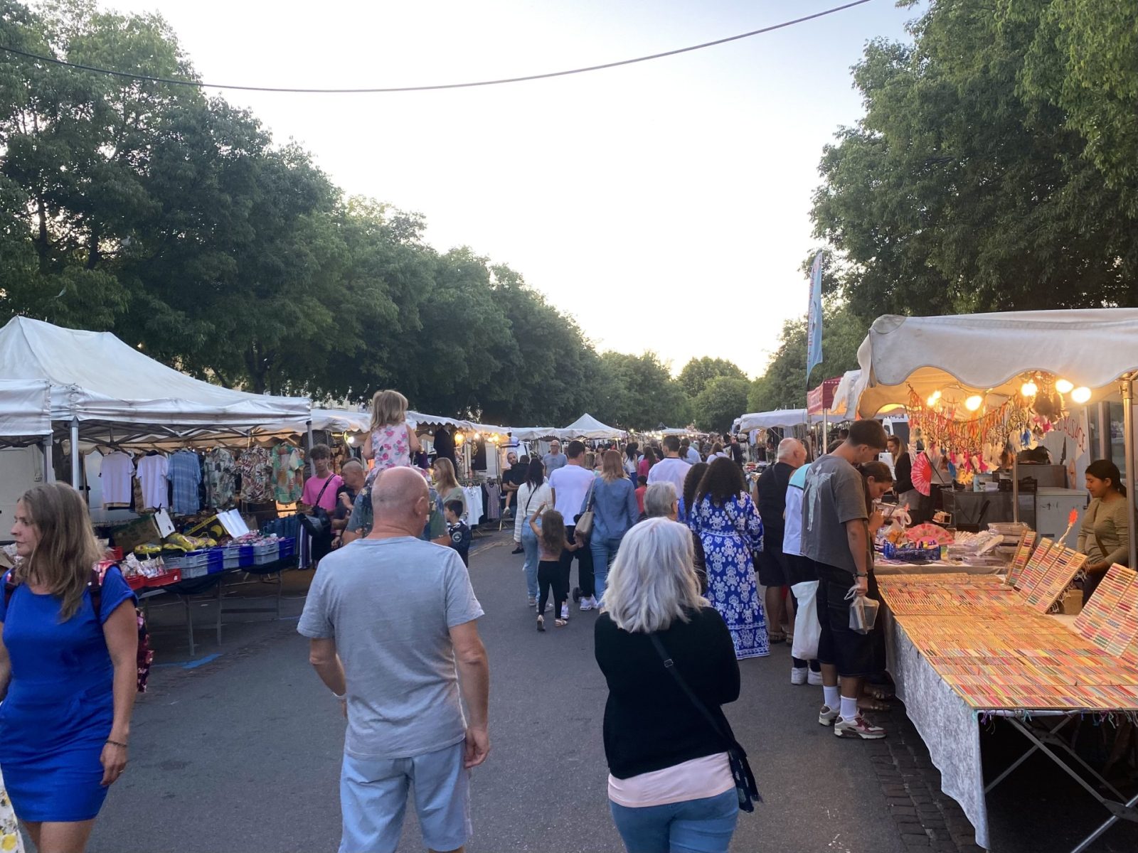 Les marchés du Gard rhodanien invitent à savourer l’été entre terroir, artisanat et convivialité : zoom sur 5 lieux incontournables