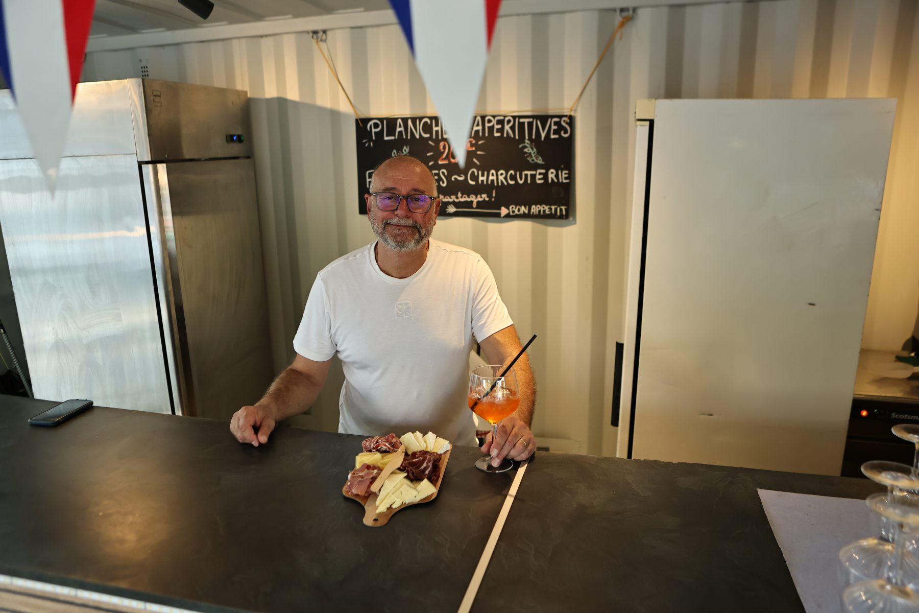 Série de l&rsquo;été – Bagnols Plage – Le Bar à vins, une vitrine pour les domaines du Gard rhodanien