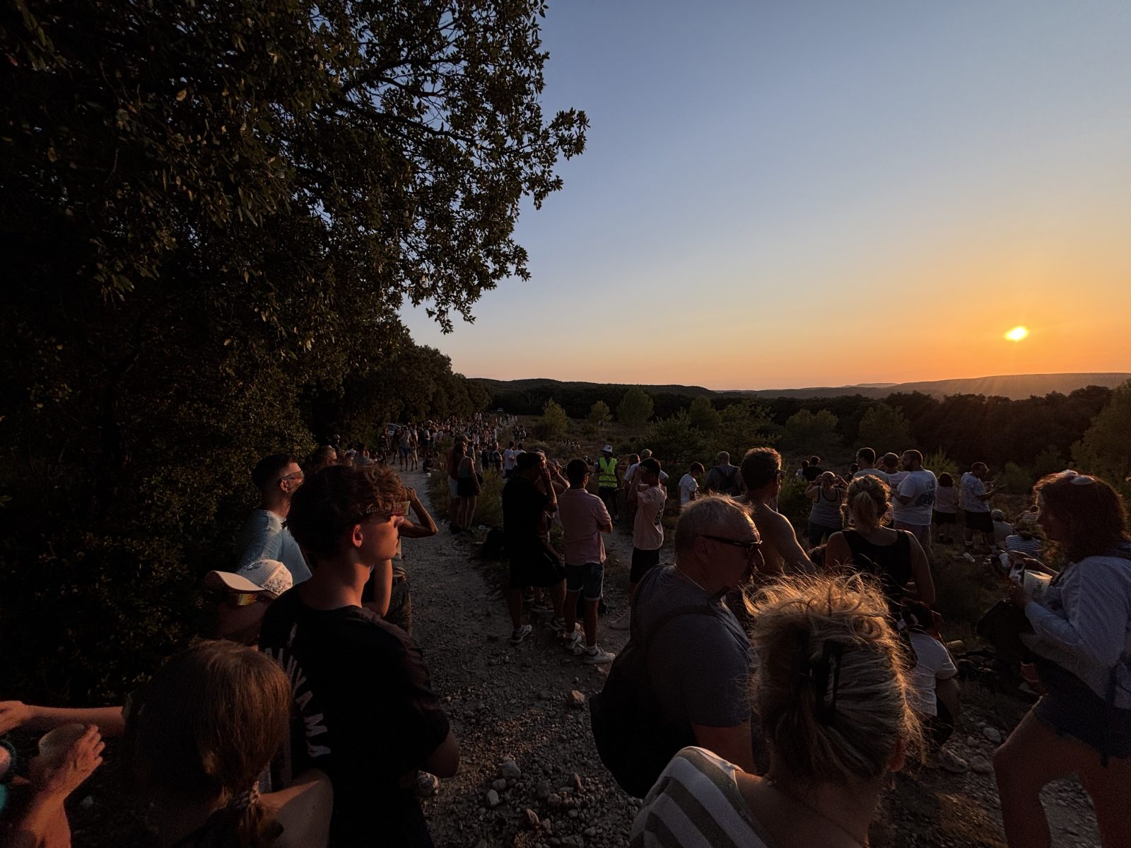 La Roque-sur-Cèze : plus de 350 personnes réunies pour observer l’éclipse solaire