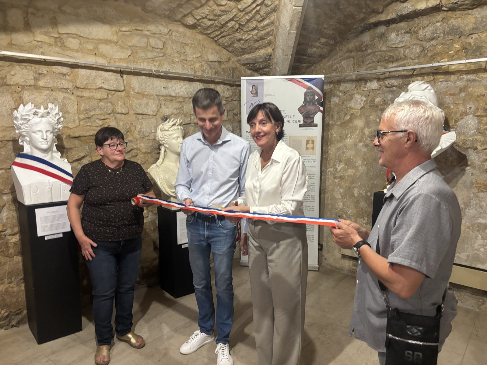 À Bagnols-sur-Cèze, Marianne dévoile ses multiples visages à la Cave Mallet