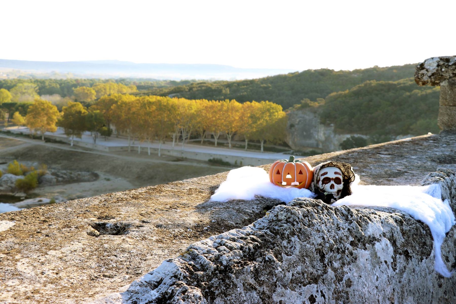 Pont du Gard : ateliers, Halloween et derniers jours de l’exposition Combas au programme des vacances de Toussaint