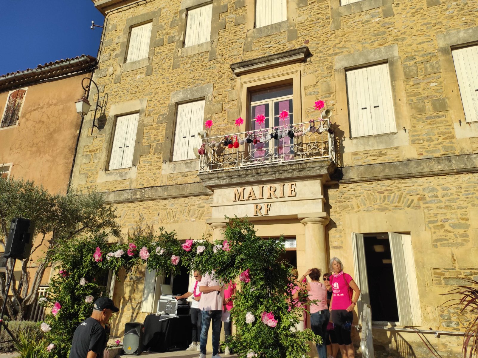 Incendies de mairies et violences : l’Association des maires de France appelle à un rassemblement ce lundi 19 octobre