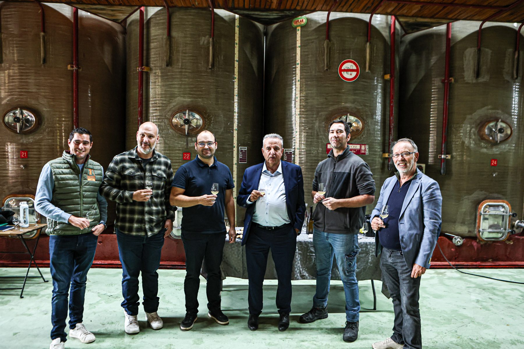 Viticulture dans le Gard rhodanien : entre crise économique, manque d’eau et avenir incertain, le sénateur Laurent Burgoa à la rencontre de vignerons